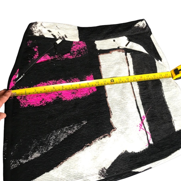 Women’s Abstract Print Mini Skort Size M Black Gray Pink Textured Art Design - Picture 3 of 6